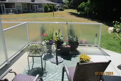 Image de Attractive 2-bed townhouse in the Langford\/Colwood area convenient to shopping.