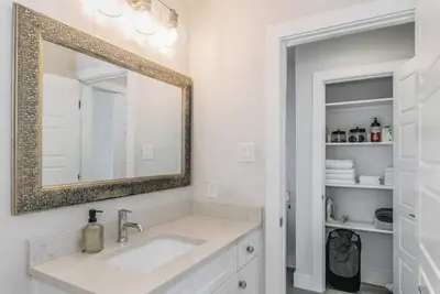 Image de Farmhouse On Walnut