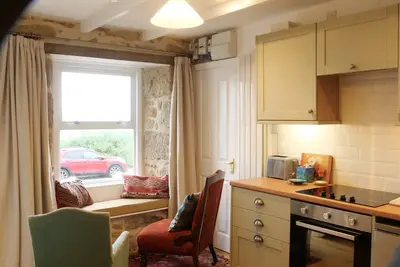 Sea View Cottage, 1 bed, with car parking, easy access to Mousehole and Penzance