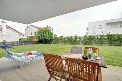 Appartement \"Deluxe 5\" avec jardin partagé, Wi-Fi et climatisation