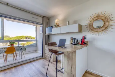 Image de Chez Nat N Rosy avec piscine partagée, terrasse privée et jardin partagé