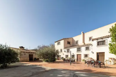 Image de Maison de campagne 'Cortijo Álamo 2 De Vélez' avec vue montagne, piscine privée et Wi-Fi