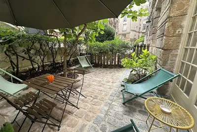 Image de Notre Dame /Fontaine St Michel dans Quartier latin avec jardin privé, charme fou