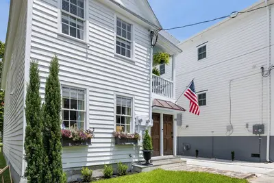 Image de A newly renovated classic Charleston home in the heart of downtown