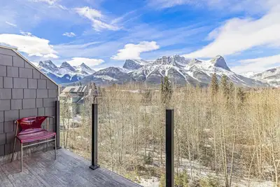 Image de M6- sleeps 15, 5br + 4. 5ba+Hot-tub, Ac, garage townhome, Canmore