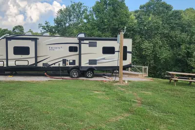 Image de Cozy Rv on Clinch River with Ac, WiFi, Fire pit