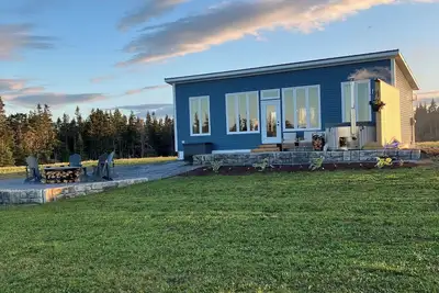 Image de Coastal Cottage with panoramic coastal views of the awe inspiring Bay of Fundy