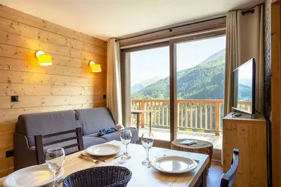 Image de 4 Pièces 8 personnes Premium