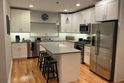 Image de 3pm Checkout ~ Modern Condo in Fishtown Philadelphia ~ Spacious!