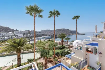 Image de Appartement de vacances 'Monte Golf Suites' avec vue sur la mer, Wi-Fi et climatisation