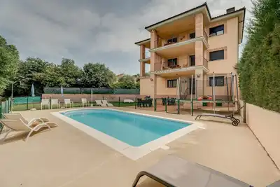 Image de Maison de vacances 'Sueños De Guara Casa Rural' avec vue sur la montagne, piscine privée et Wi-Fi