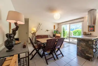 Image de Appartement au vert, à 5 minutes du centre d'Annecy. Avec terrasse, jardin et vue sur la montagne