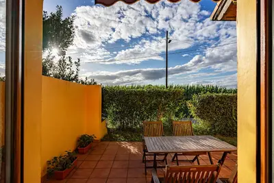 Image de Maison de campagne 'Apartamento Amarillo' avec jardin partagé