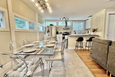 Image de Spacious + Sunny 2b1br 5 mins from Seatac
