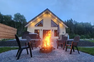 Image de Pour 6 personnes, Lac Saint-Jean : Quai-spa-kayaks