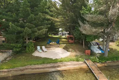 Image de Higgins Lake Private Beachfront Home w/Dock, Boat Mooring, Sunset & Sunrise View