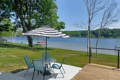 Image de Charming Cottage on Stony Lake in Shelby, Michigan with Ac, WiFi
