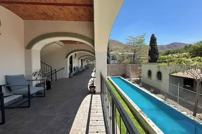 Image de Serene Oasis Studio - Outdoor Salt Water Pool