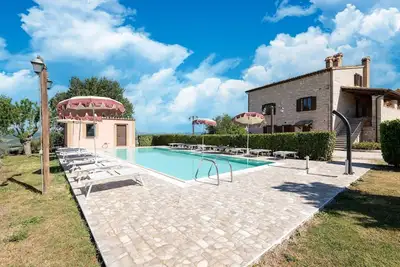 Image de Grand appartement dans une ferme avec 2 piscines