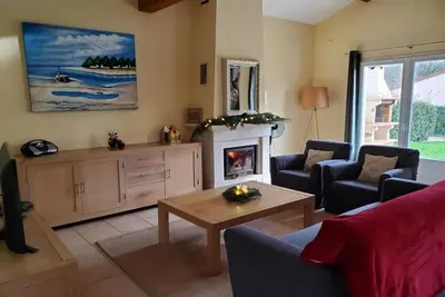 Image de Villa spacieuse avec jardin et piscine