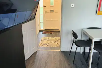 Image de Modern Fully furnished 3 Bedroom Family House With Garden And Parking