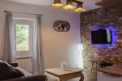 Image de A 150mètres de la plage, agréable T2 de 40m², calme, refait à neuf, près de tout