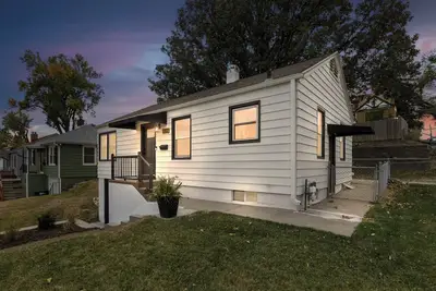 Image de Entire Home in midtown Aksarben. Quiet and private!
