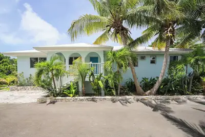 Image de Villa Pure Serenity - Near Grace Bay Beach - Newly Remodelled