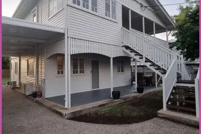 Image de Lovely Tropical Queenslander - Downstairs Unit 2 b