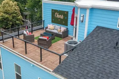 Image de 3 Level Rooftop Oasis Near Downtown Durham!