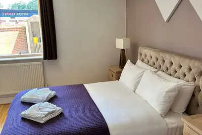Image de Modern apartment, sleeps 4 with sofa bed, free parking