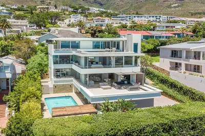 Image de Aquatic Villa with Stunning Views: Your Paradise