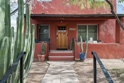 Image de Cafe Beck - Mins to Downtown and the Gem Show!