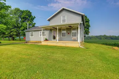 Image de Ohio Farmhouse Retreat w/ Fire Pit & Patio