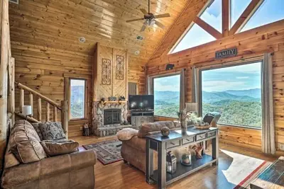 Image de Cabin with Mountain Views and Hot tub