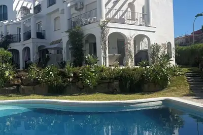 Image de Lovely 3 bed 3 bath end villa with pool and beautiful port in Duquesa