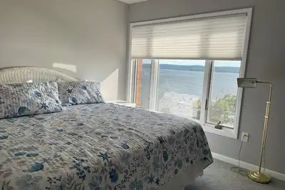 Image de Lakefront condo with pool, tennis and pickleball