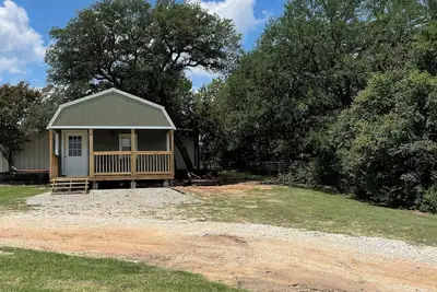 Image de Cozy cabin with 1 bedroom and WiFi, Ac & located on 40 acres with great views.