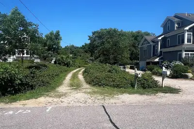 Image de Charming 4-bedroom converted Barn in Weekapaug is great for a family vacation!