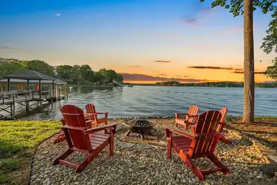 Image de Bella Vista by Socharm | Lakefront Getaway