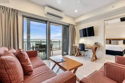 Image de Sky high with harbour views