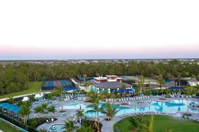Image de Birdseye view in your top fl Country club lifestyle with Golf & resort style🔥🌴🏌️💦