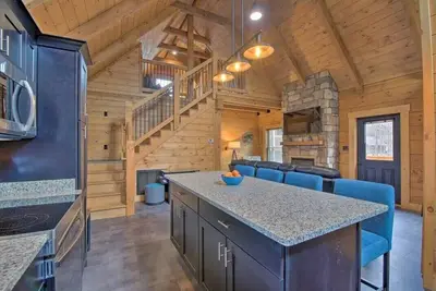 Image de New Listing! Cozy Timber Ridge Cabin with Hot Tub near Gatlinburg & Pigeon Forge