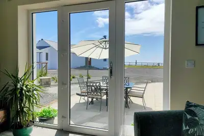 Image de Vue plage-Moderne-Maison-Salle de bain privée séparée-House-1