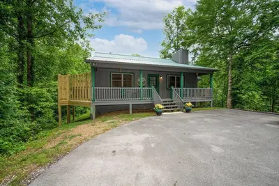 Image de Beautiful mountain cabin with nature all around! Secluded with a hot-tub