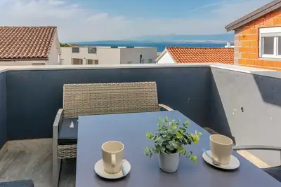 Modern apartment for 6-8 per. | Sea view | 150 m from the beach