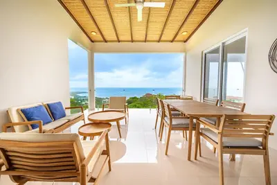 Modern apartment w\/ amazing views, near the ocean, W\/D