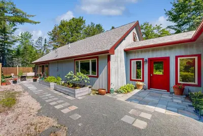 Image de Cozy cottage with private Washer/Dryer, wifi and hiking trails