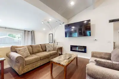 Image de Stay at the stucco house…Beautiful, nicely decorated home, North Hudson