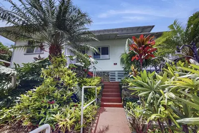 Image de Newly renovated guest house with lush landscaping & gazebo
